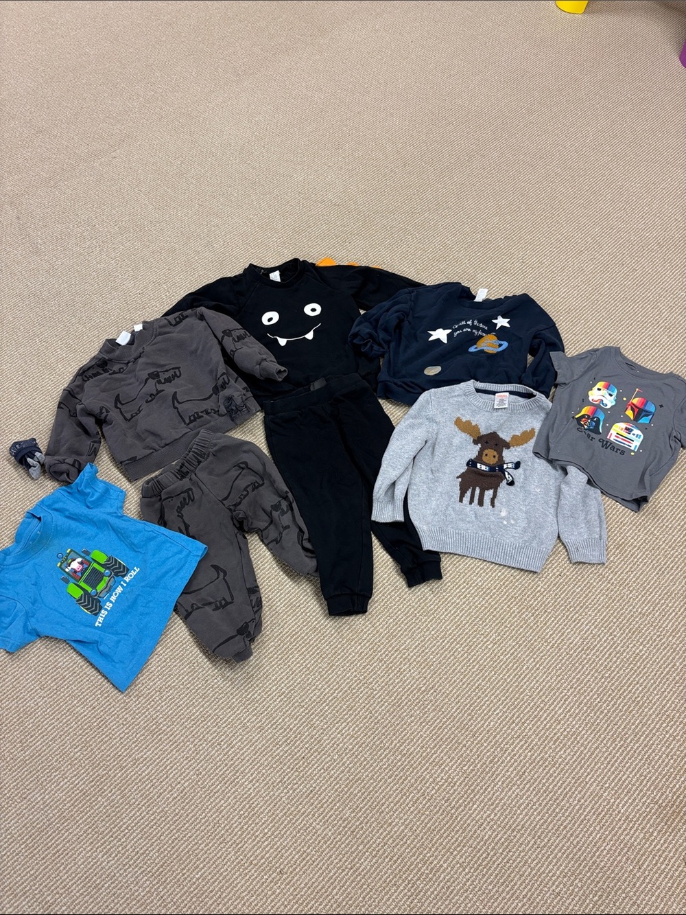 8 piece Bundle of boys clothes size 18-24, 2 yr, 3-4yrs